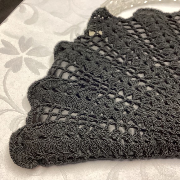 CROCHET BAG CLUTCH WITH LUCITE HANDLES. FABULOUS🖤🖤🖤🖤🖤 - Picture 8 of 14